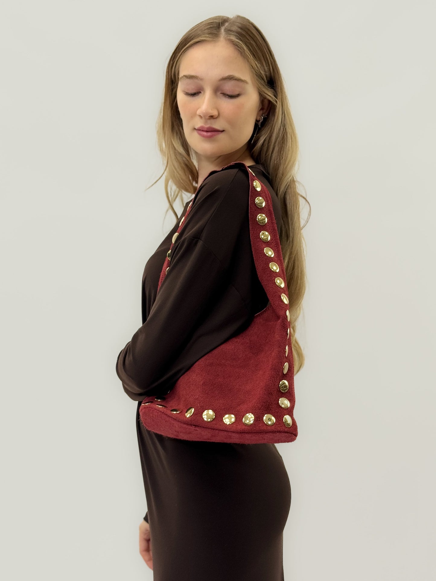 Sac seau en véritable cuir suédé avec clous – Fabriqué en Italie