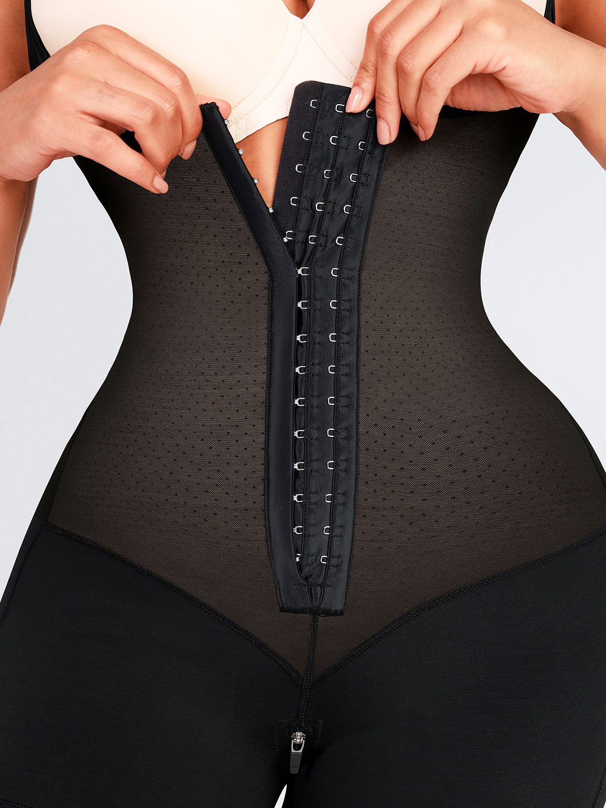 Felicia Short Powernet® - Body en Latex Aéré avec Poitrine Ouverte, Contrôle du Ventre et Compression Solide.