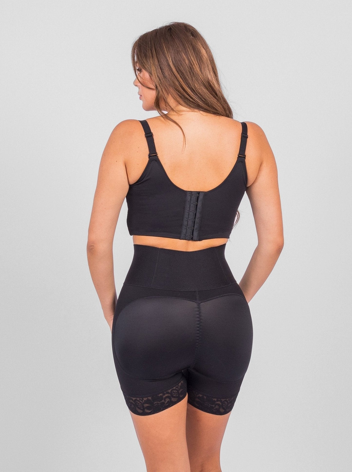 Jennica - Short Lifter de Fessiers 4 Baleines en Acier