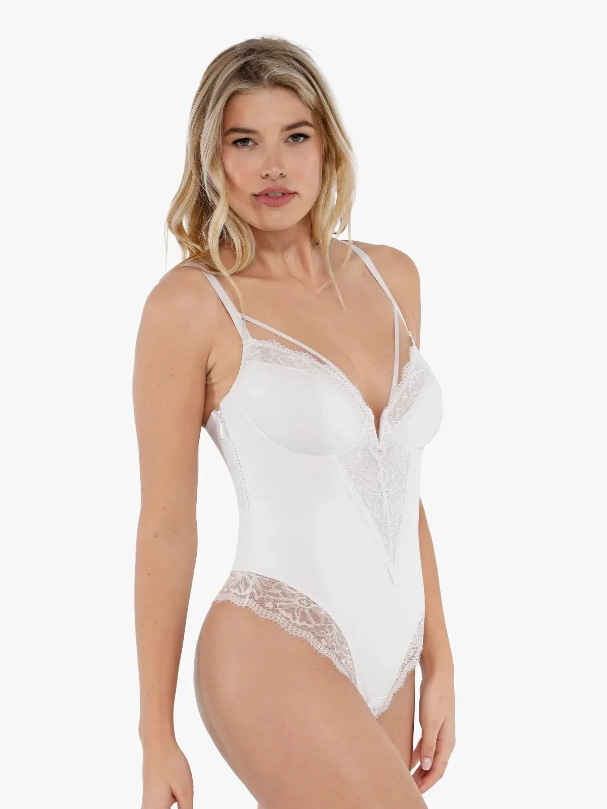 Body en dentelle avec contrôle du ventre et bretelles