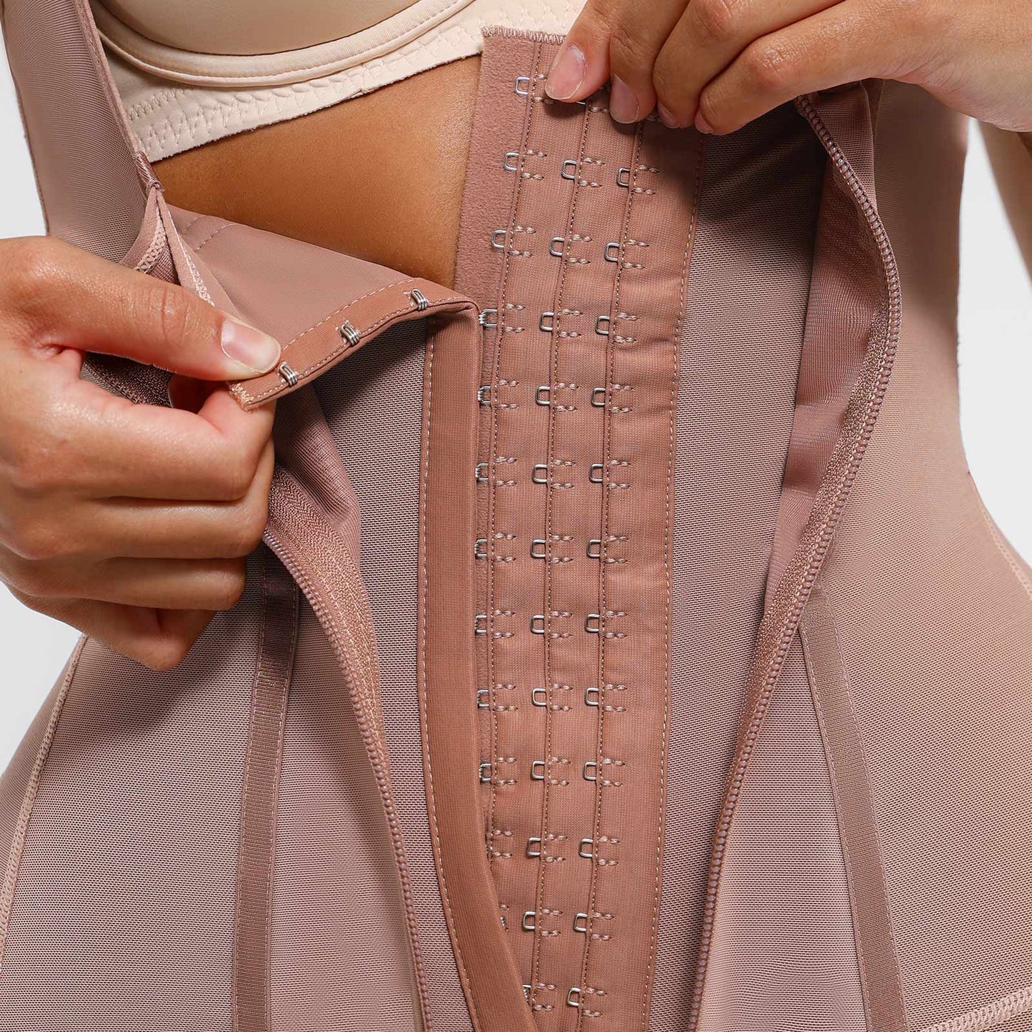 Rebecca 2.0 - Shapewear Post-Opératoire avec Soutien-Gorge en Forme de U