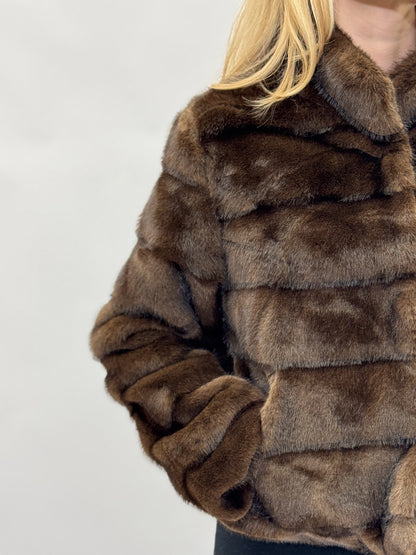 Veste en Éco-fourrure Marron à Rayures Horizontales