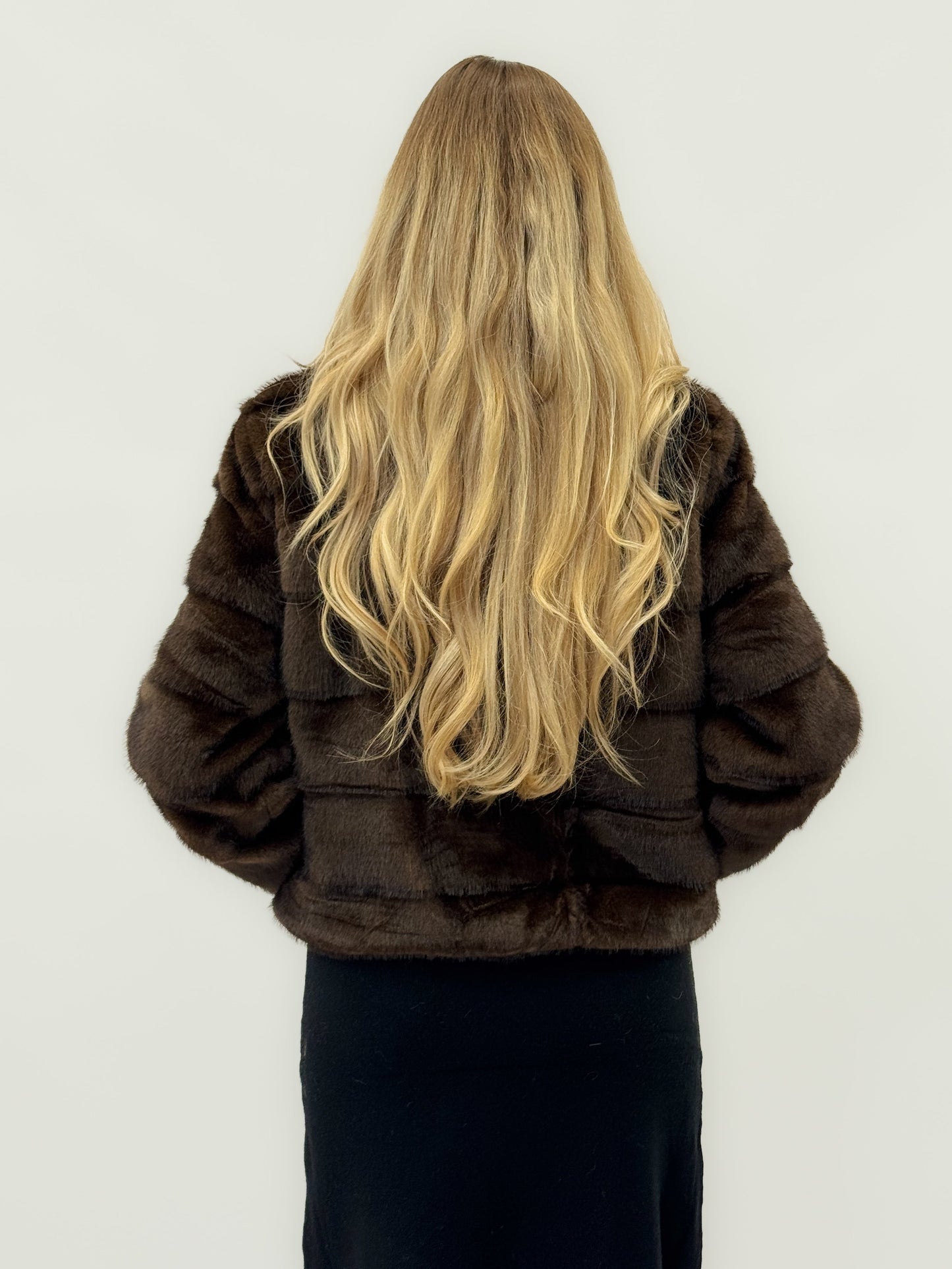 Veste en Éco-fourrure Marron à Rayures Horizontales