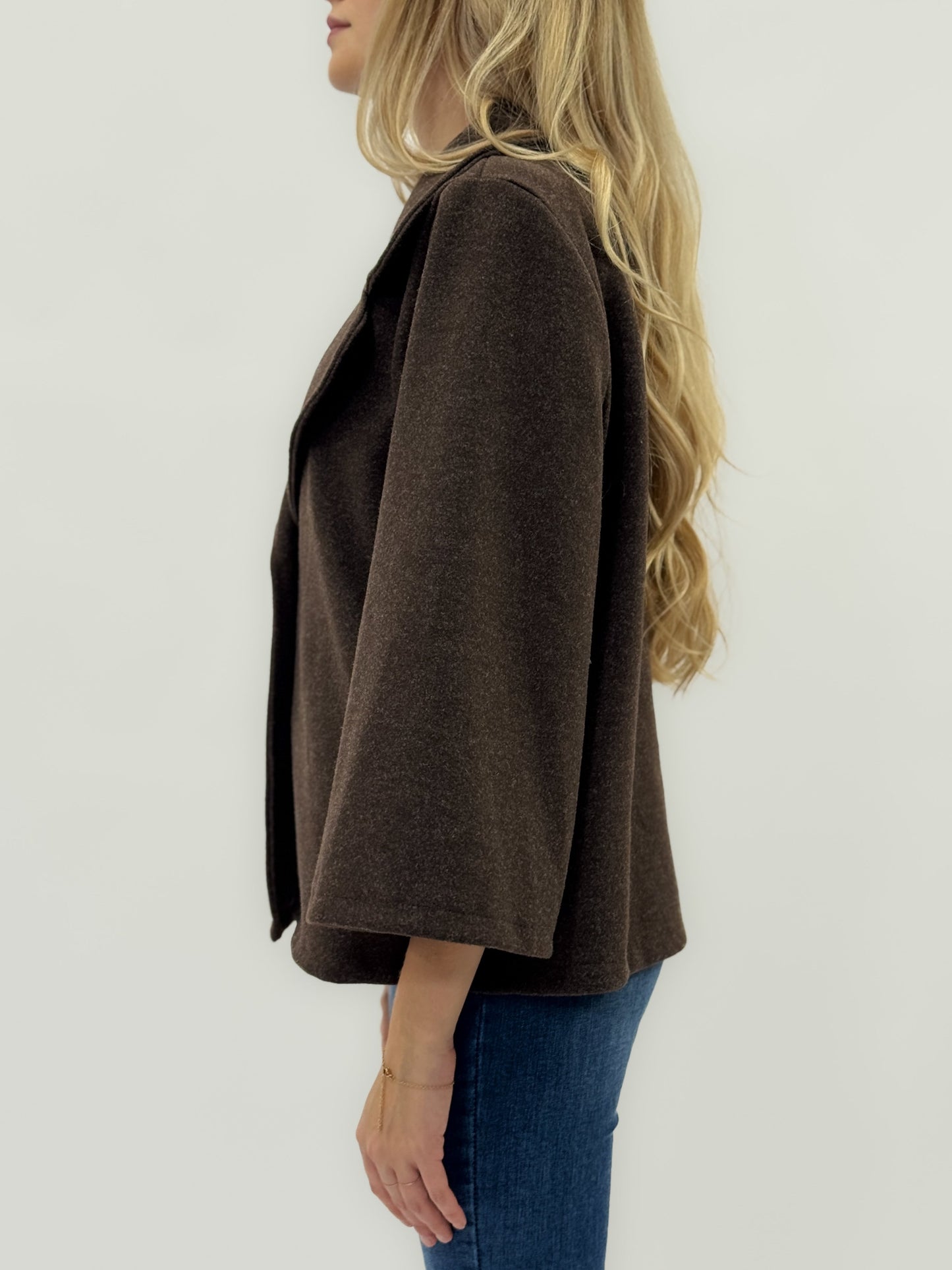 Veste avec bouton bijou