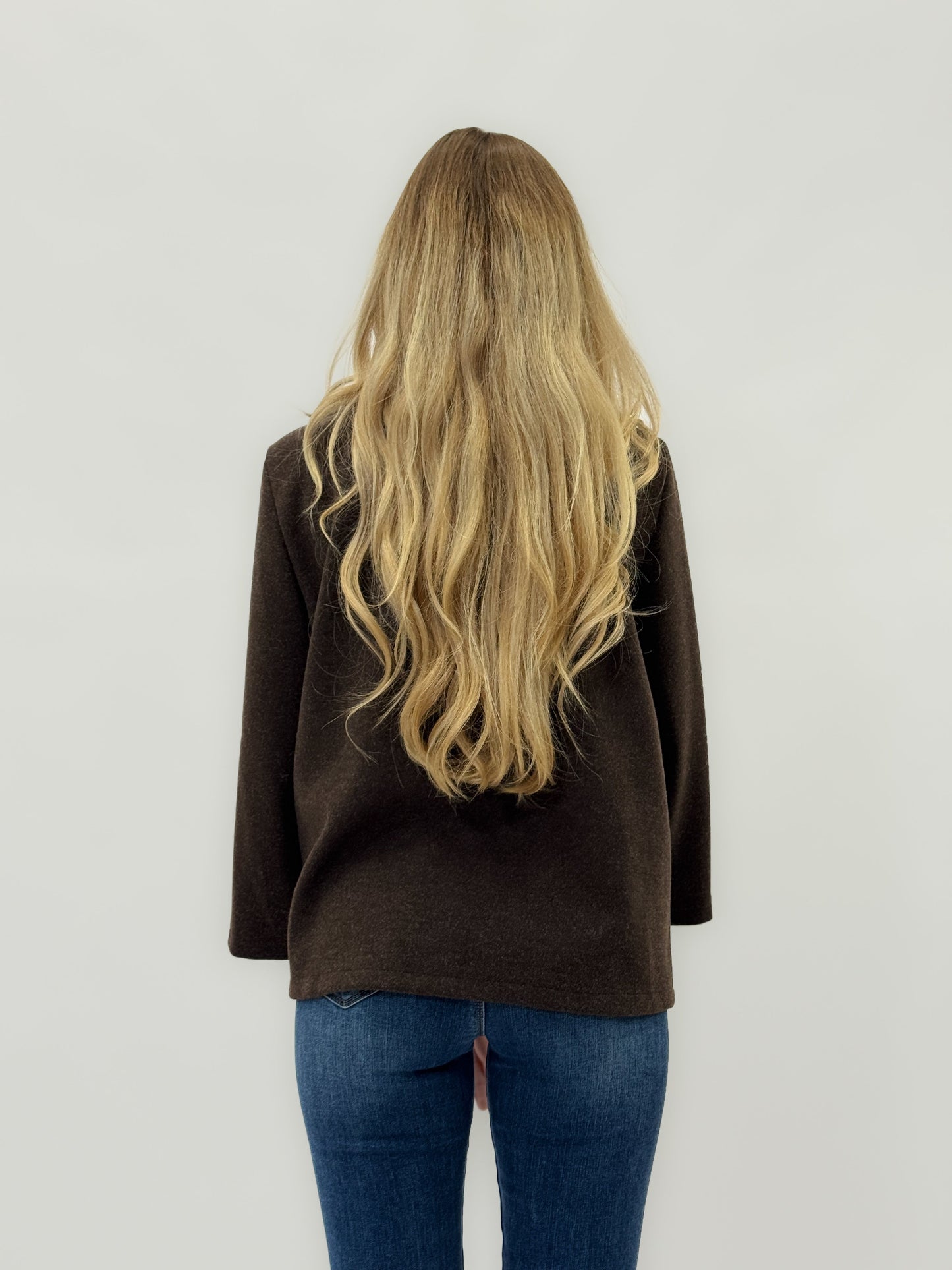 Veste avec bouton bijou