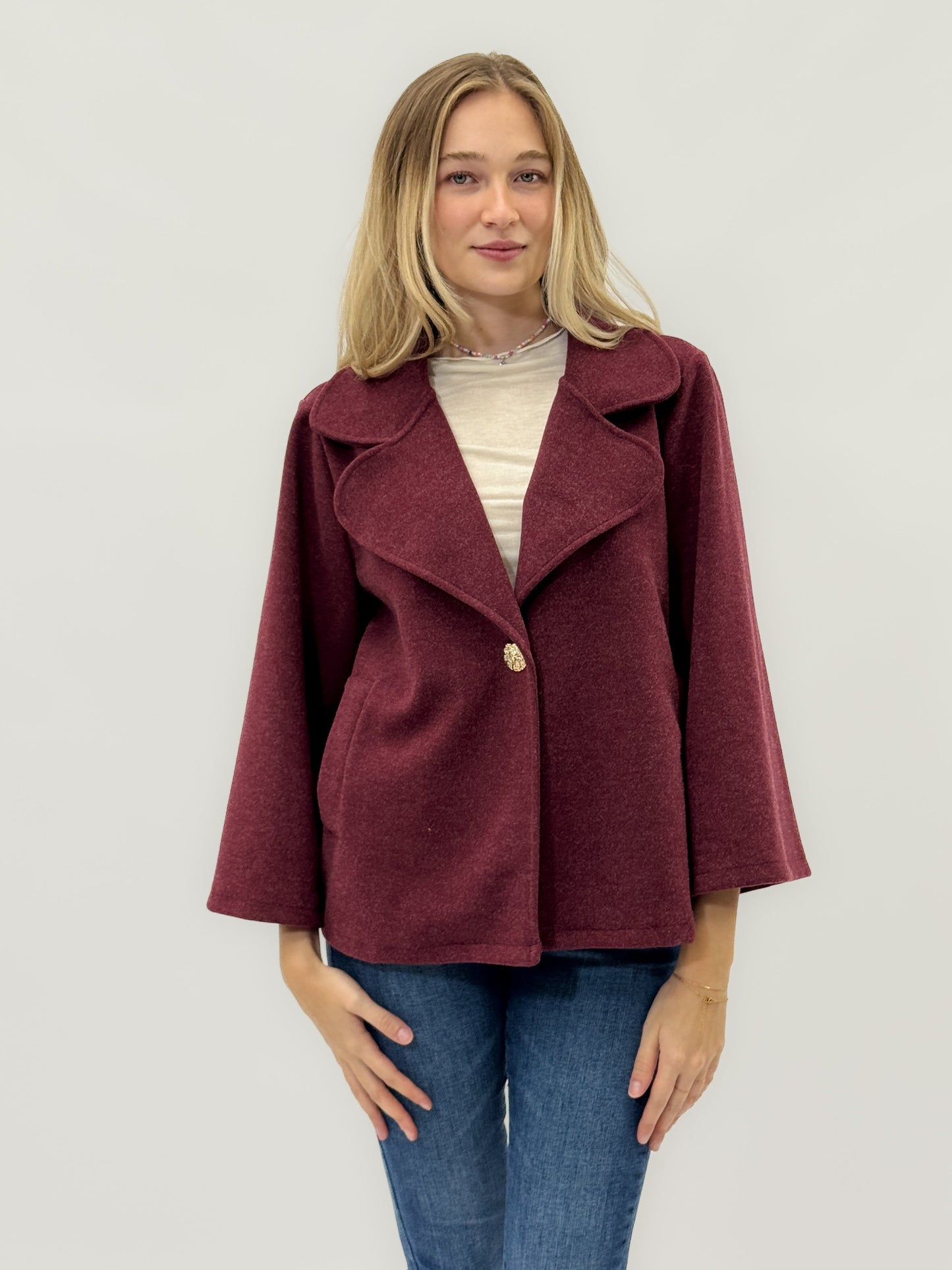 Veste avec bouton bijou