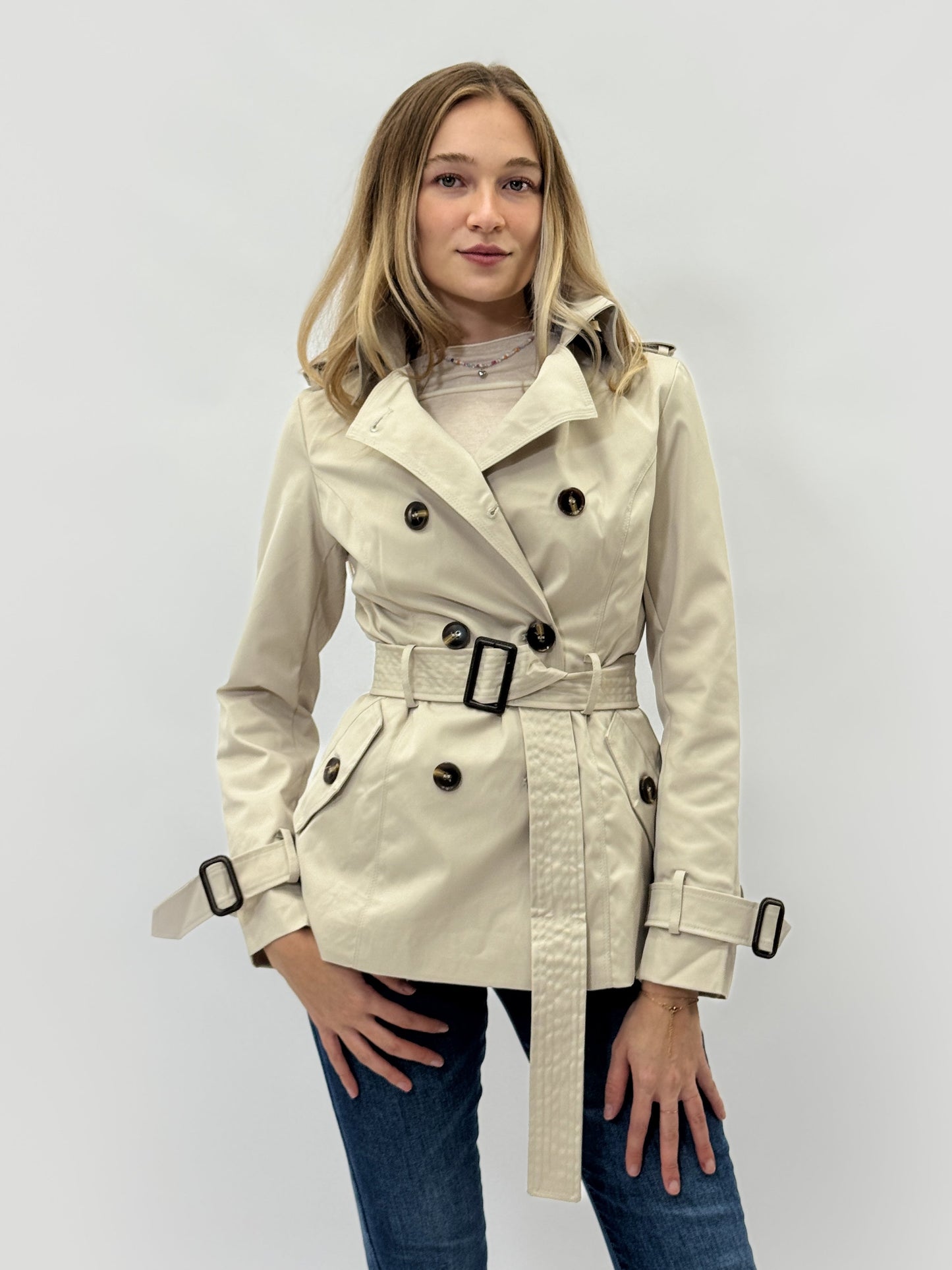 Trench court avec ceinture