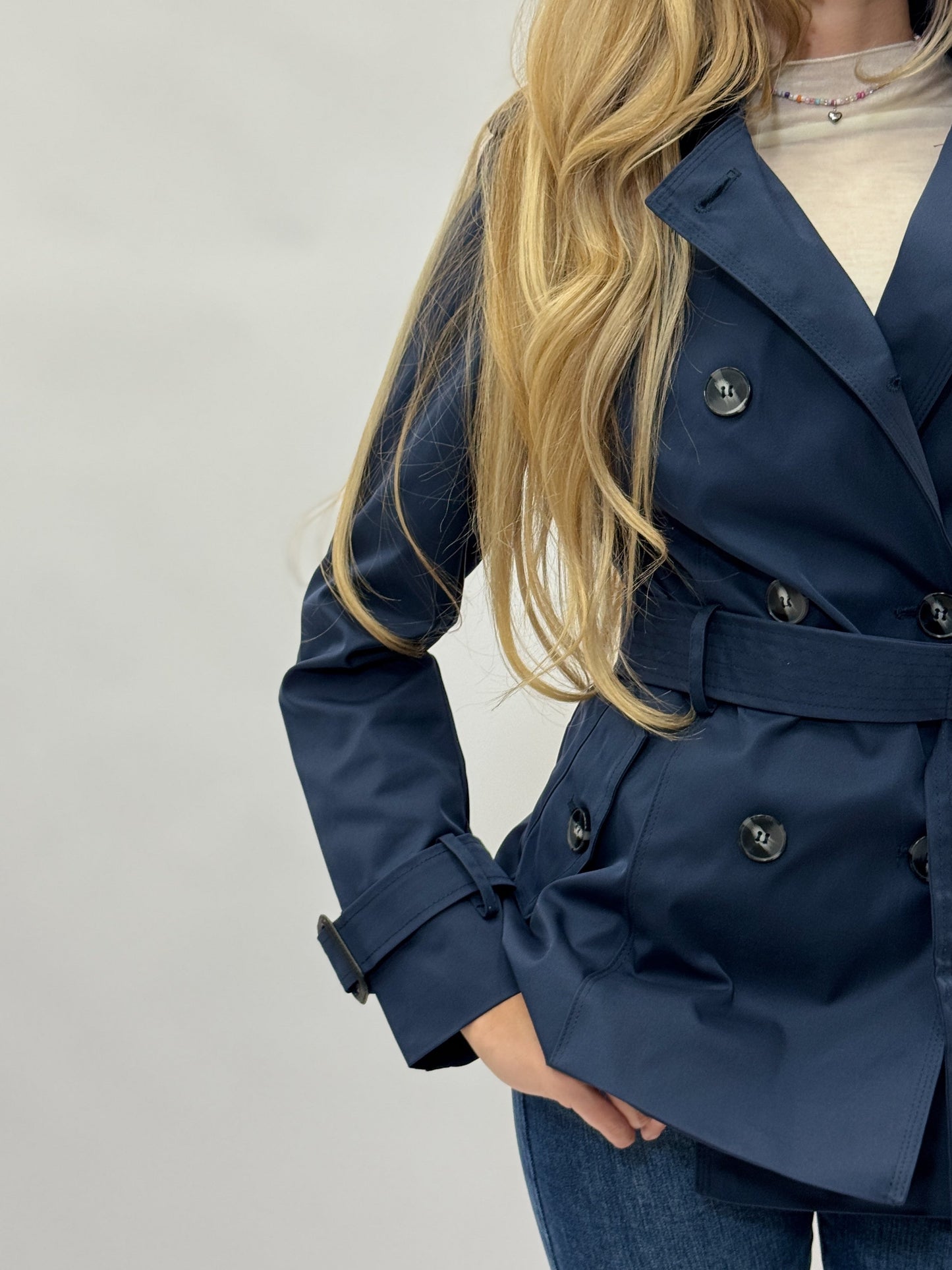 Trench court avec ceinture