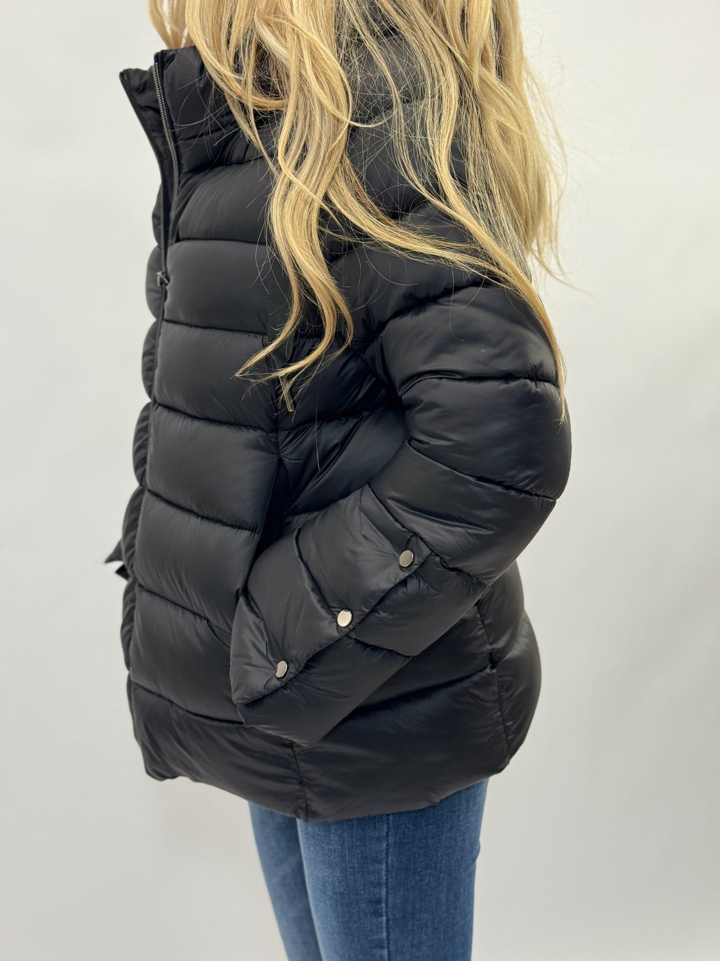 Doudoune matelassée avec capuche et fermeture éclair