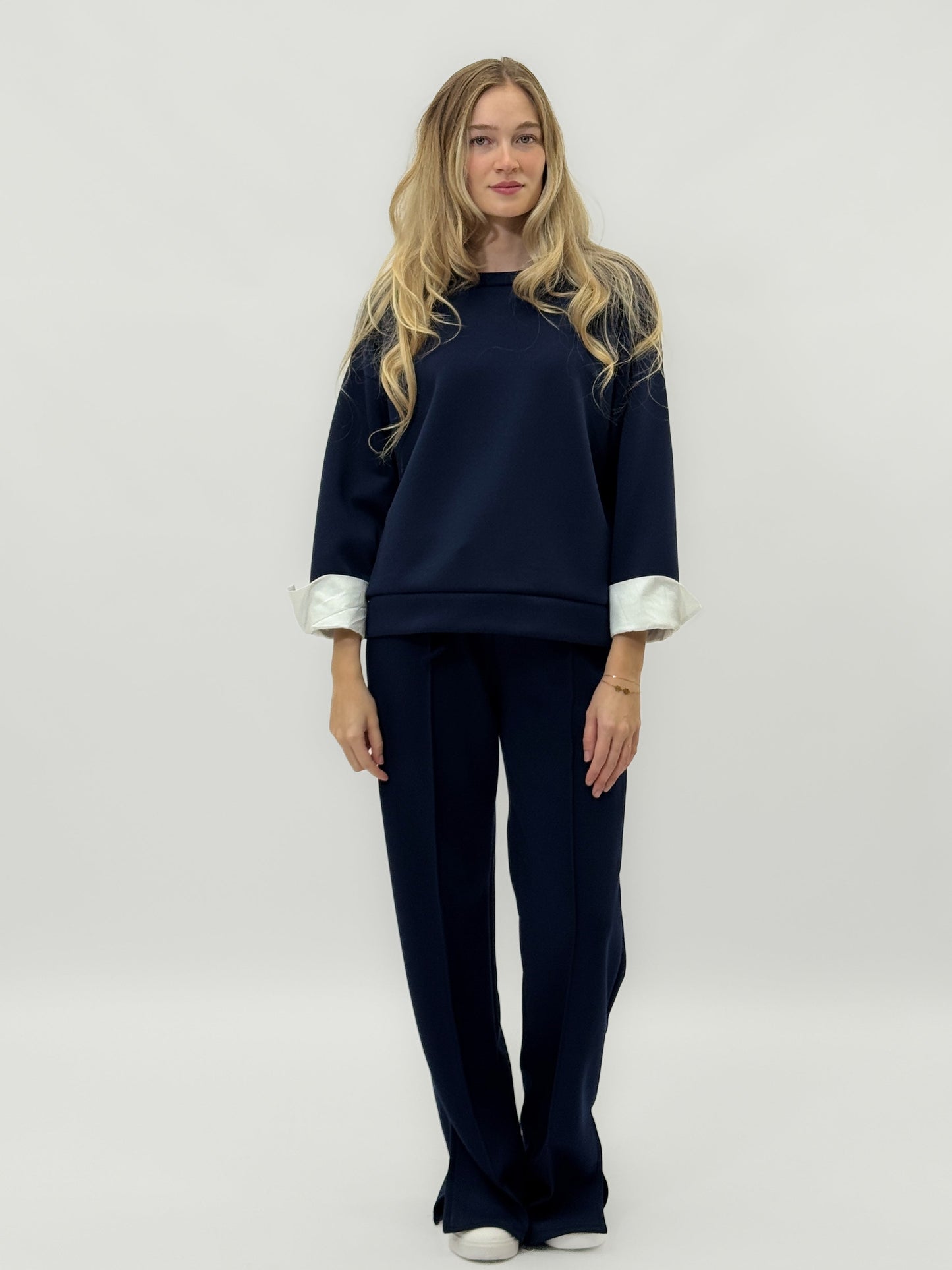 Ensemble en tissu technique avec sweat à capuche oversize et pantalon palazzo