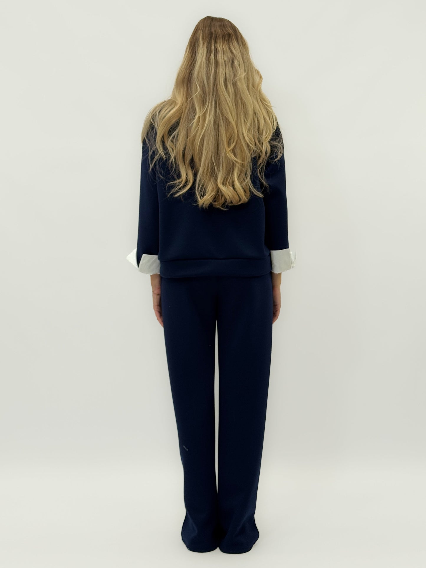 Ensemble en tissu technique avec sweat à capuche oversize et pantalon palazzo