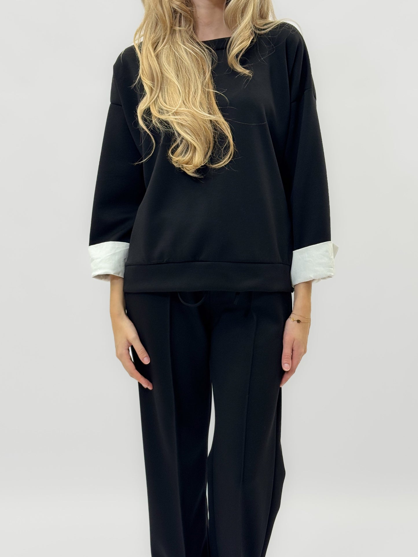 Ensemble en tissu technique avec sweat à capuche oversize et pantalon palazzo