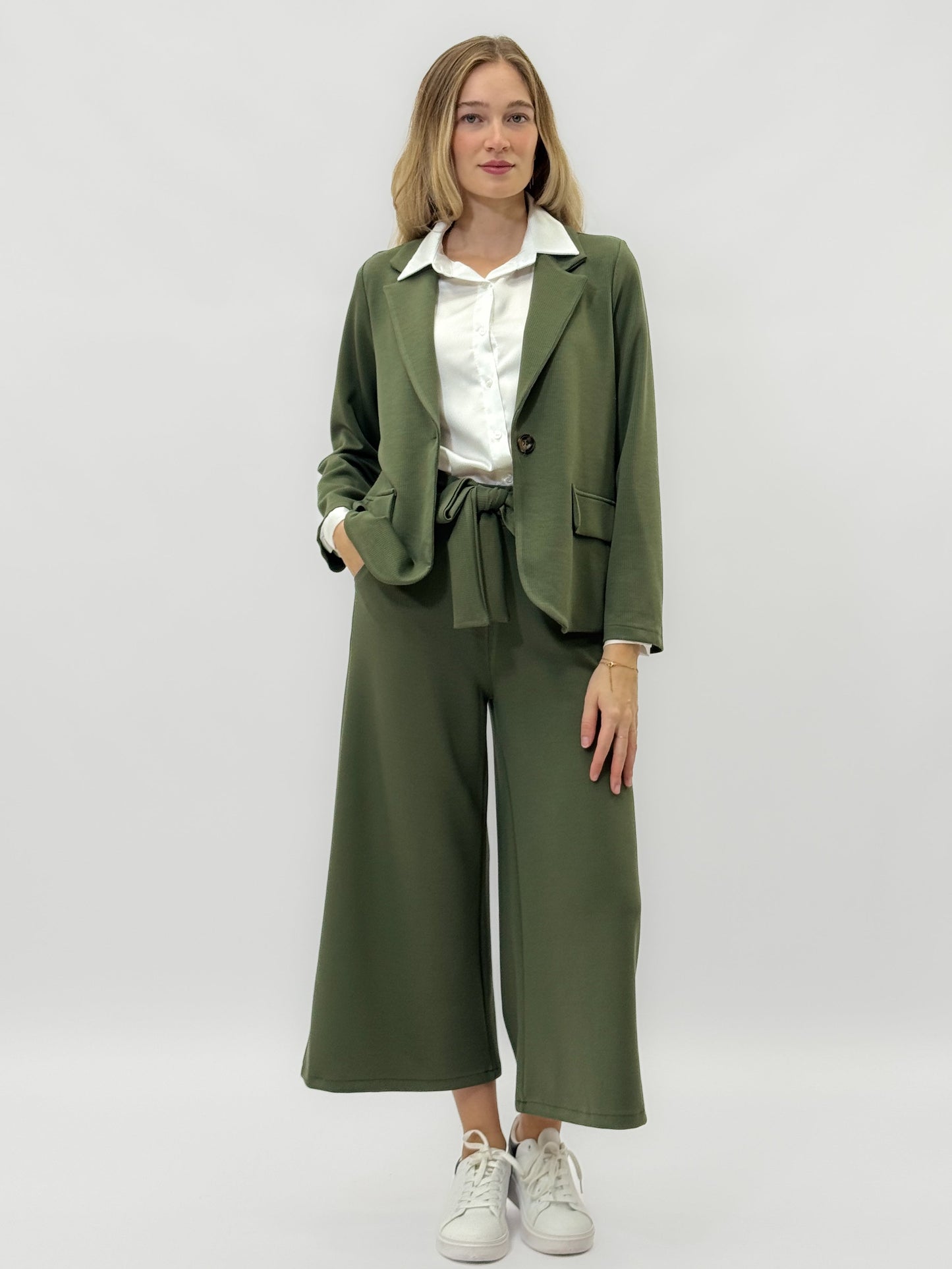 Pantalons palazzo avec ceinture à la taille