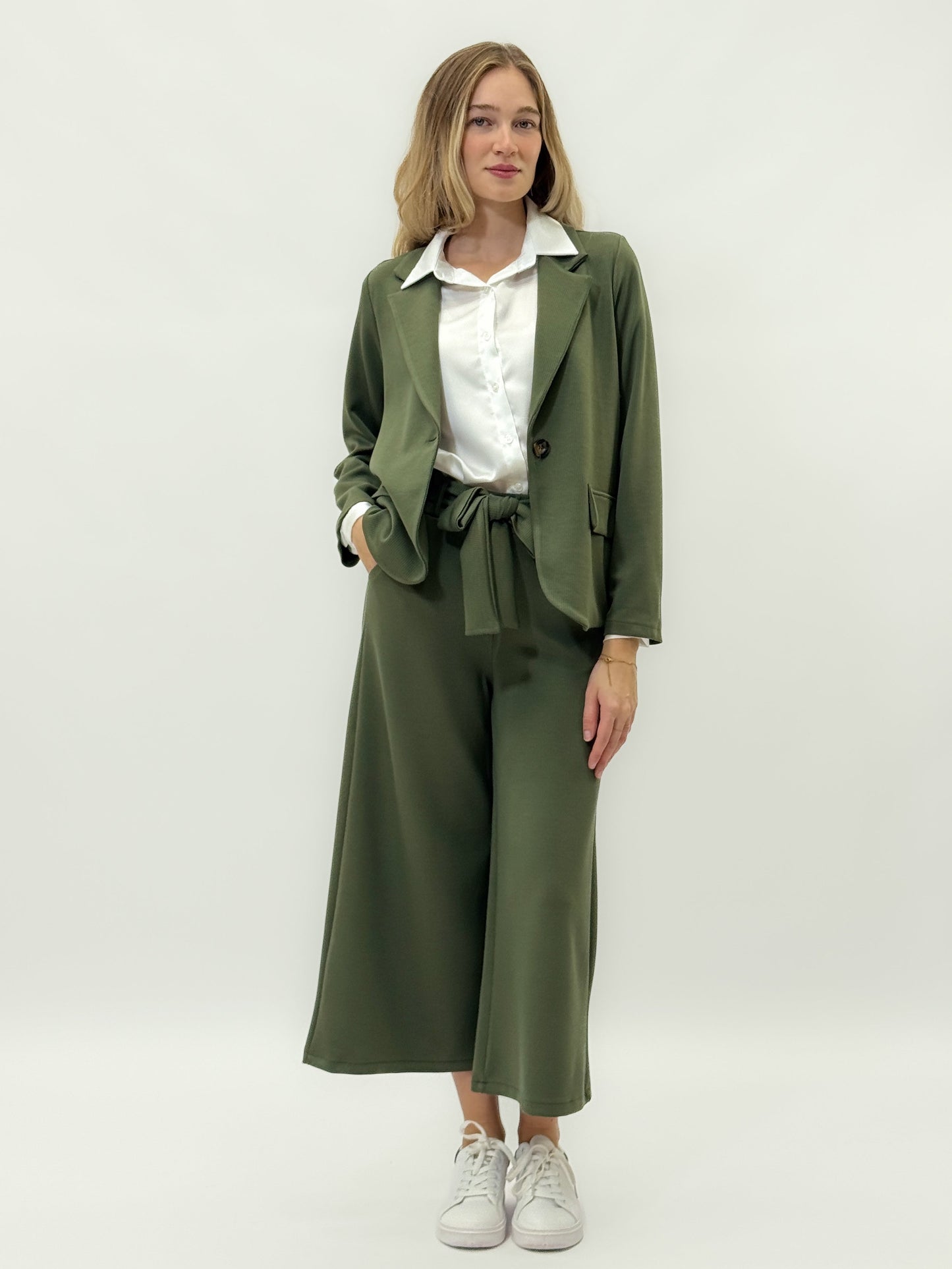 Pantalons palazzo avec ceinture à la taille