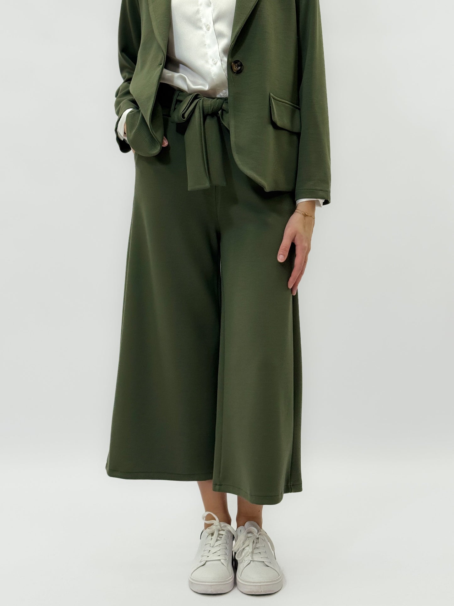 Pantalons palazzo avec ceinture à la taille