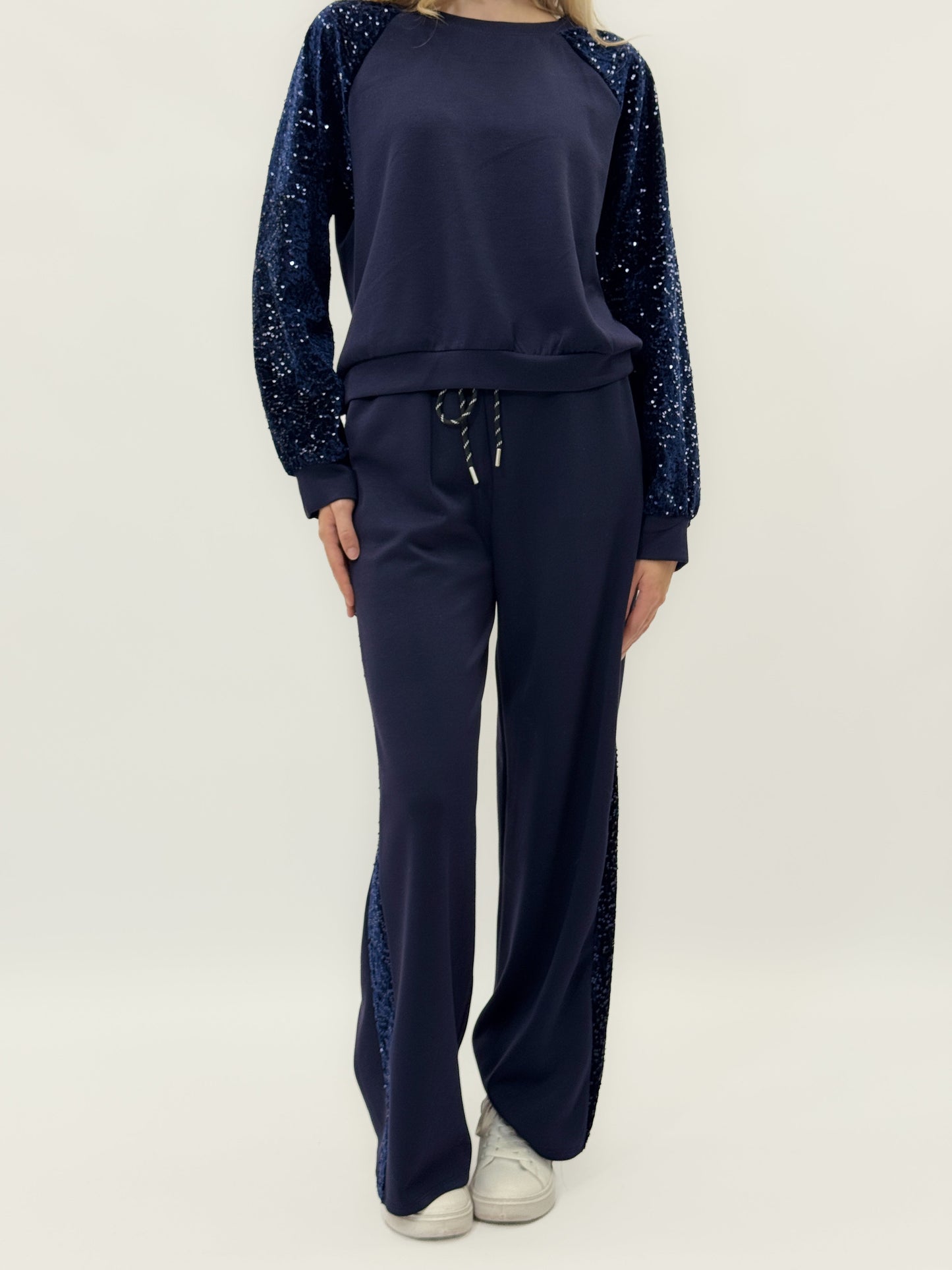 Complet avec des inserts de sequins