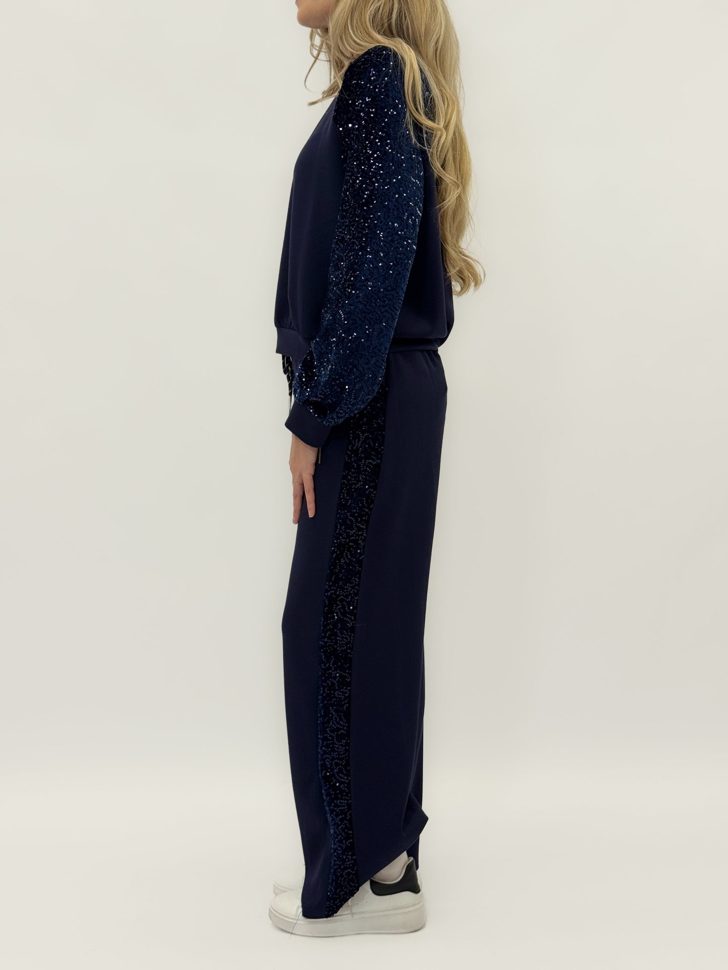 Complet avec des inserts de sequins