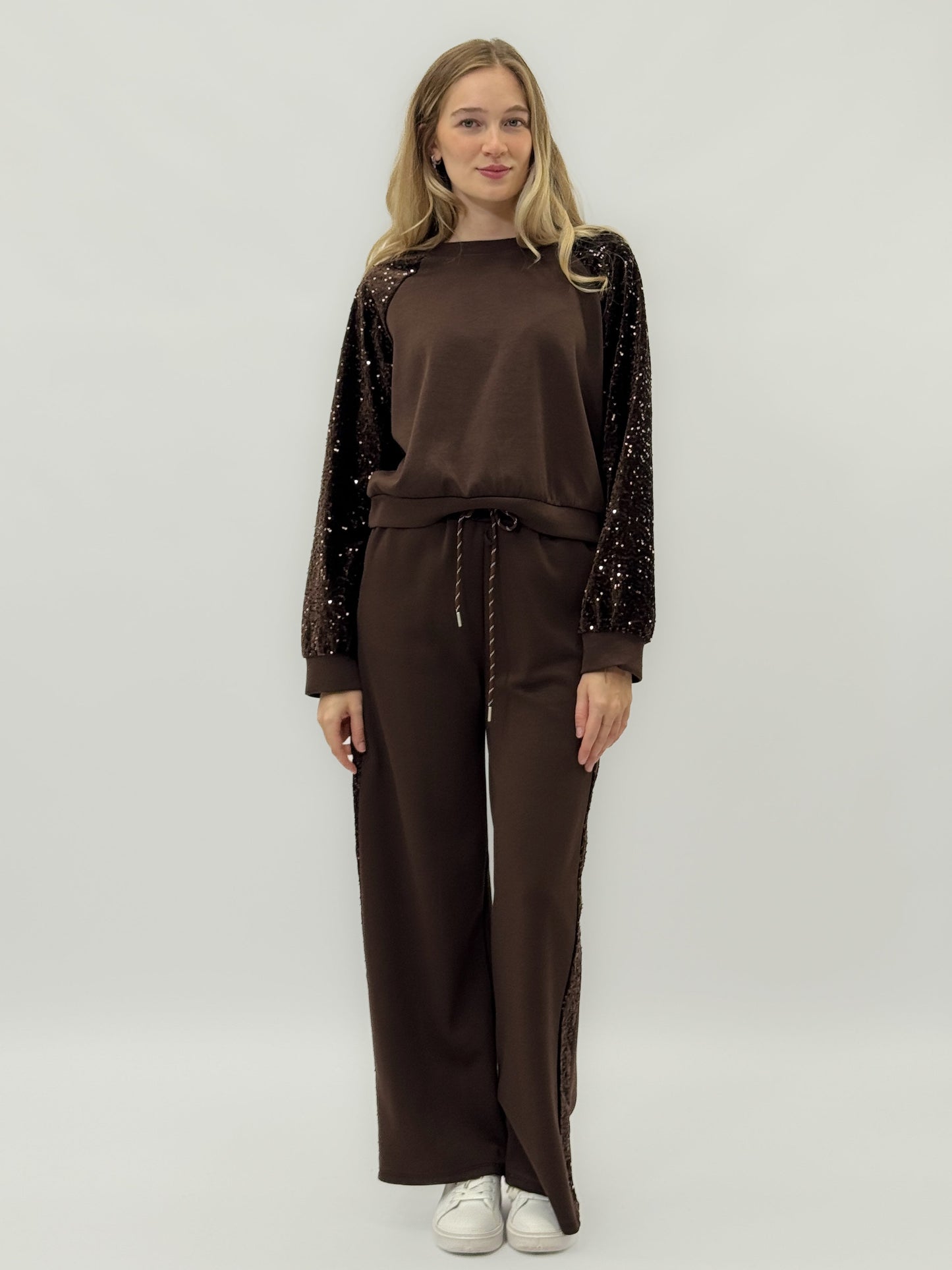 Complet avec des inserts de sequins