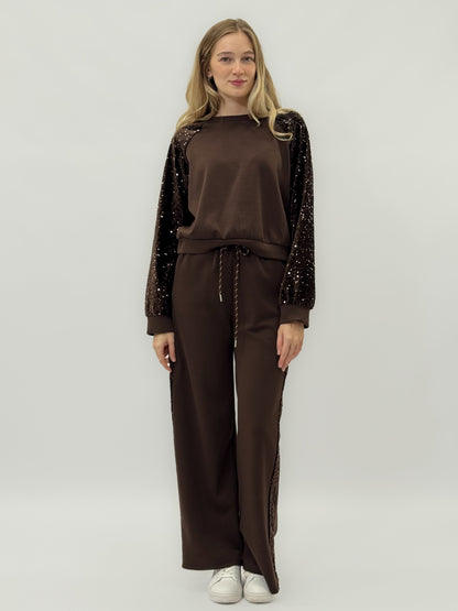 Complet avec des inserts de sequins