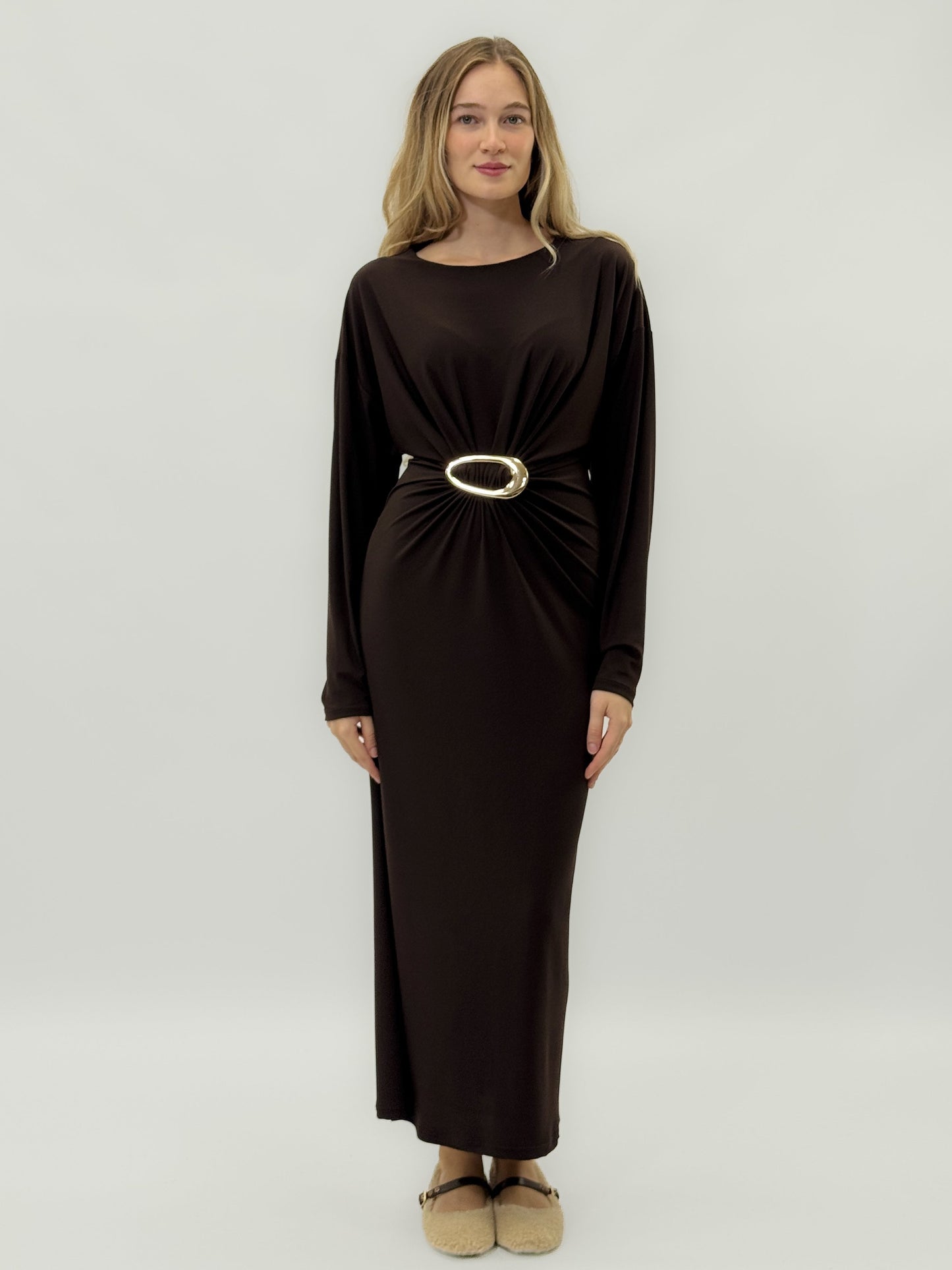 Robe longue avec détail doré