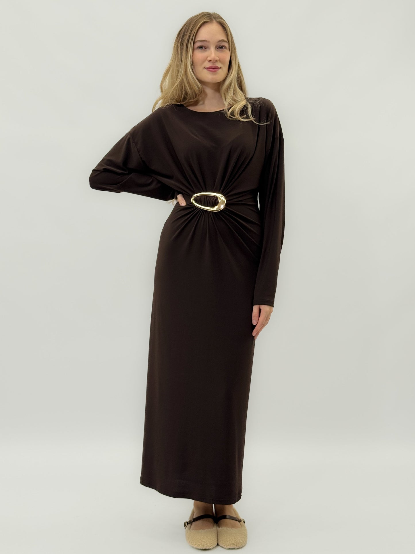 Robe longue avec détail doré