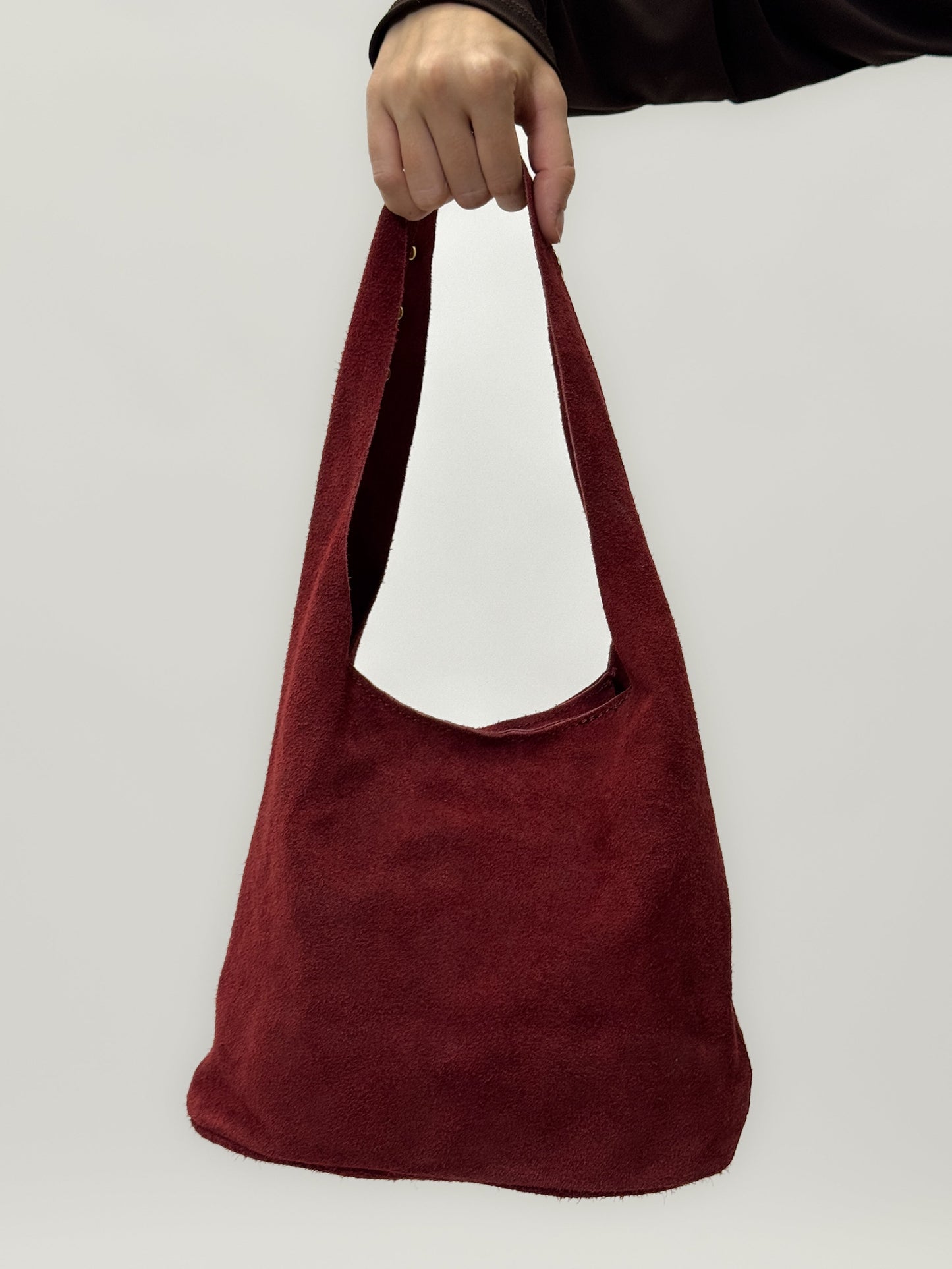 Sac seau en véritable cuir suédé avec clous – Fabriqué en Italie