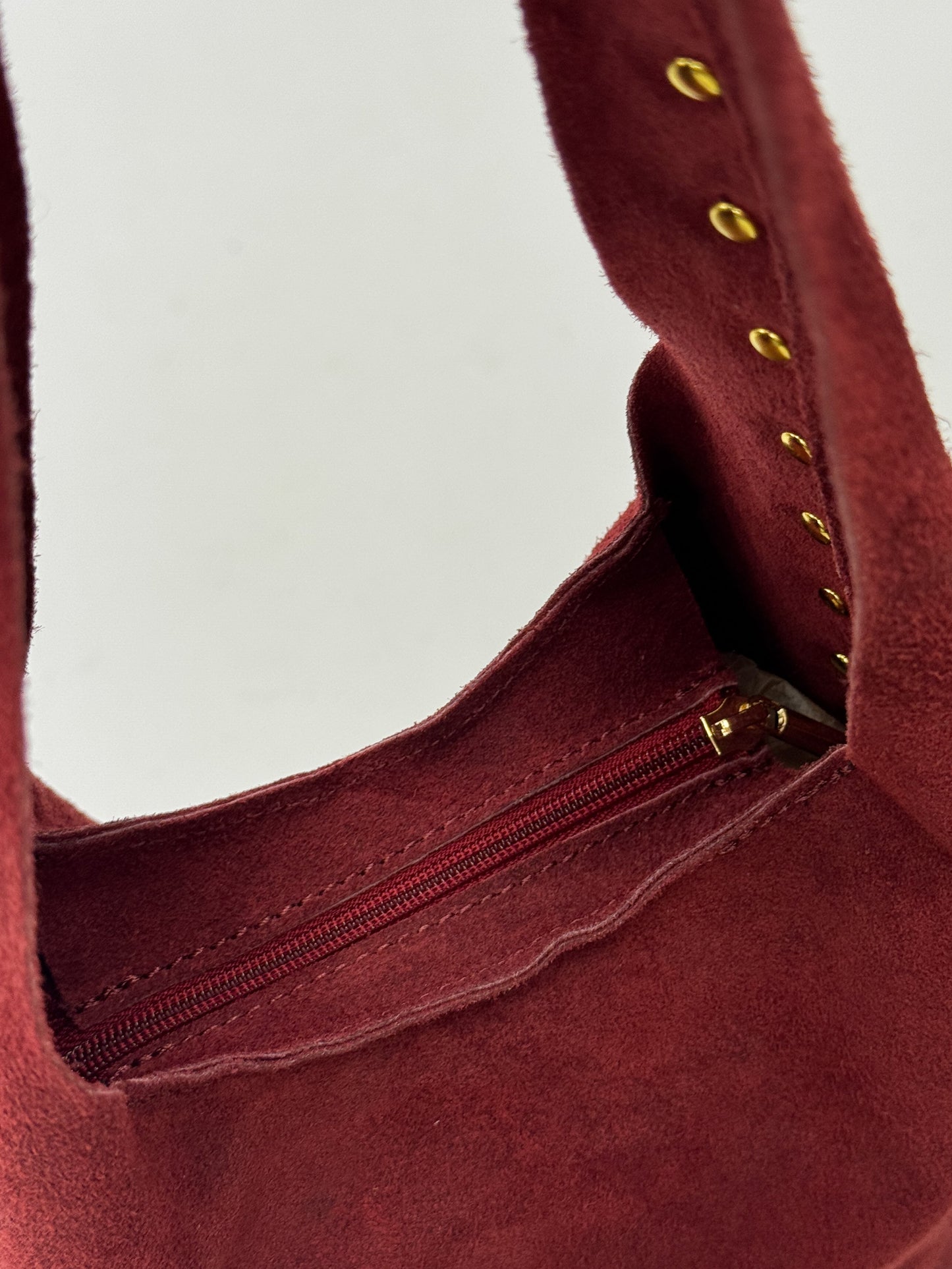 Sac seau en véritable cuir suédé avec clous – Fabriqué en Italie