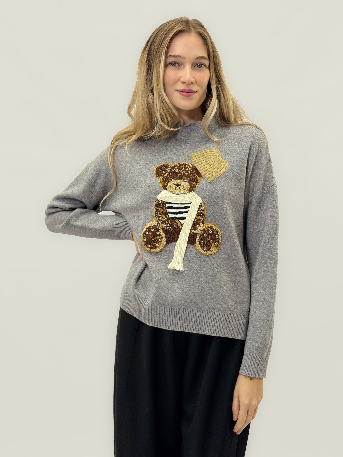 Pull doux avec ourson brodé