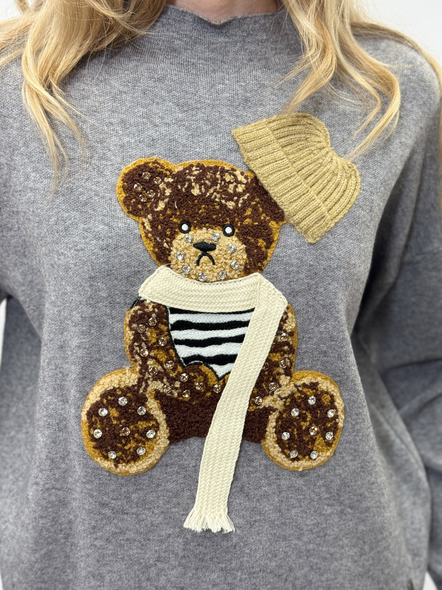 Pull doux avec ourson brodé