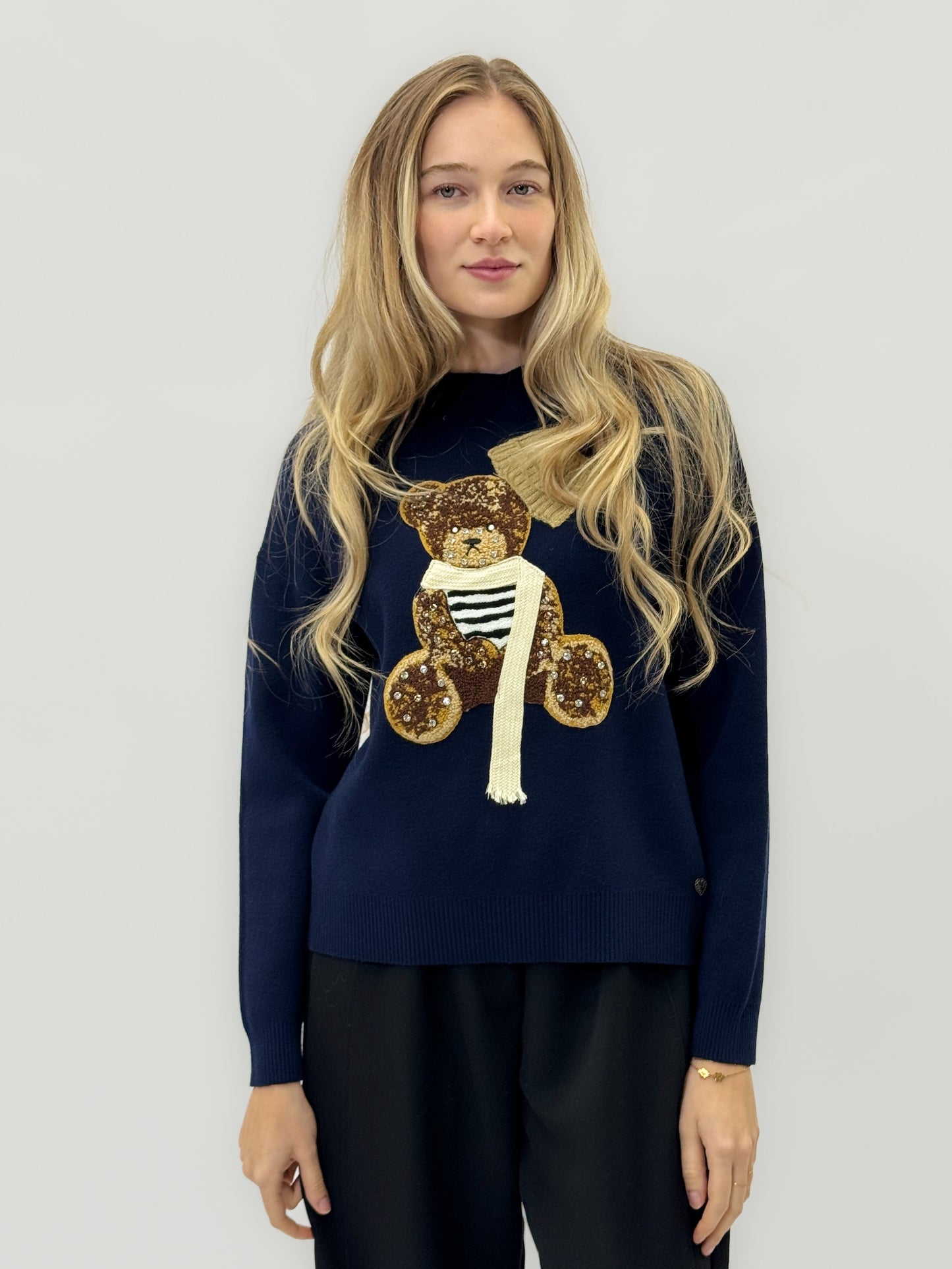 Pull doux avec ourson brodé