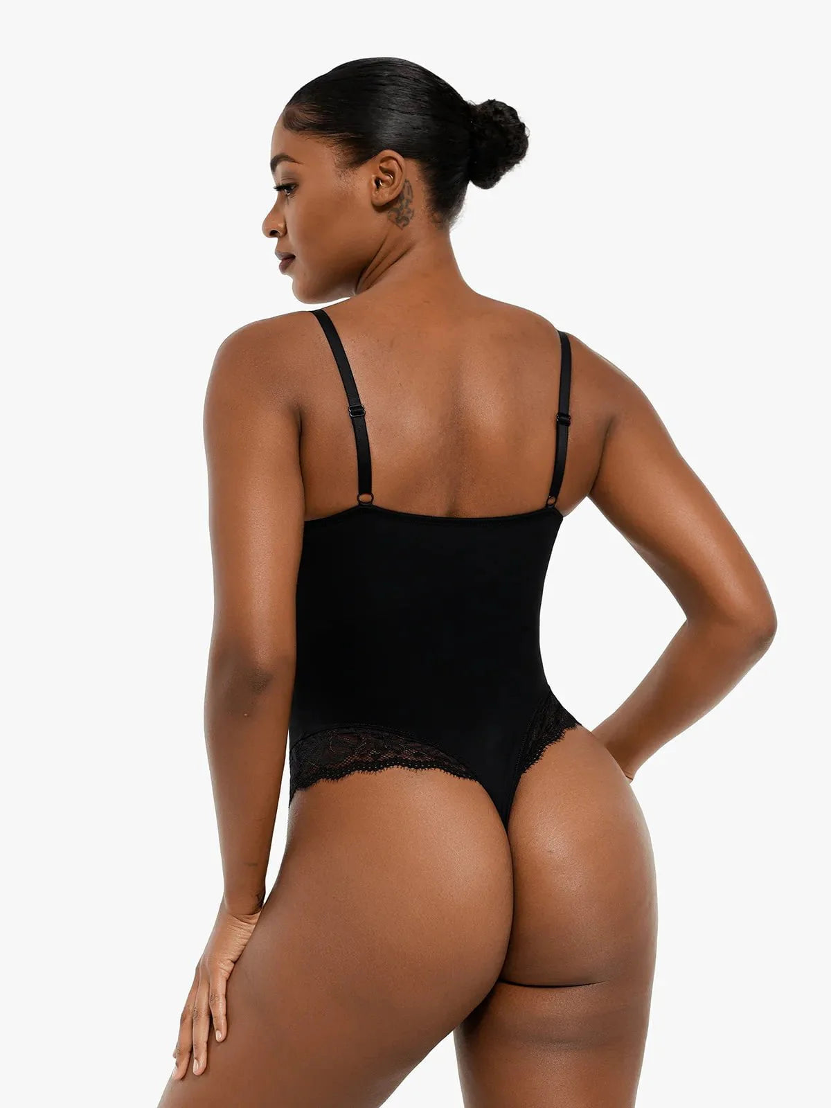 Body en dentelle avec contrôle du ventre et bretelles