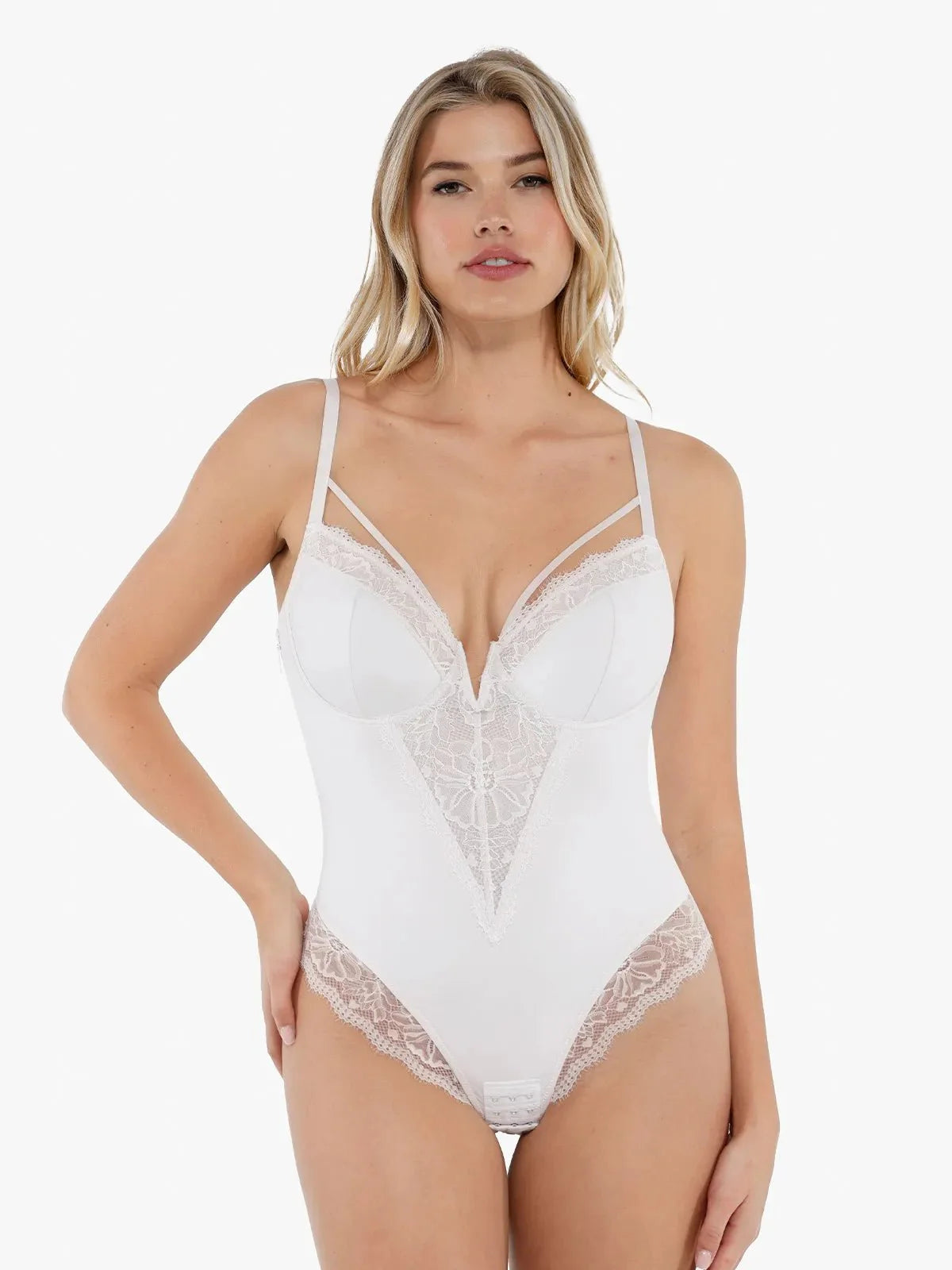 Body en dentelle avec contrôle du ventre et bretelles