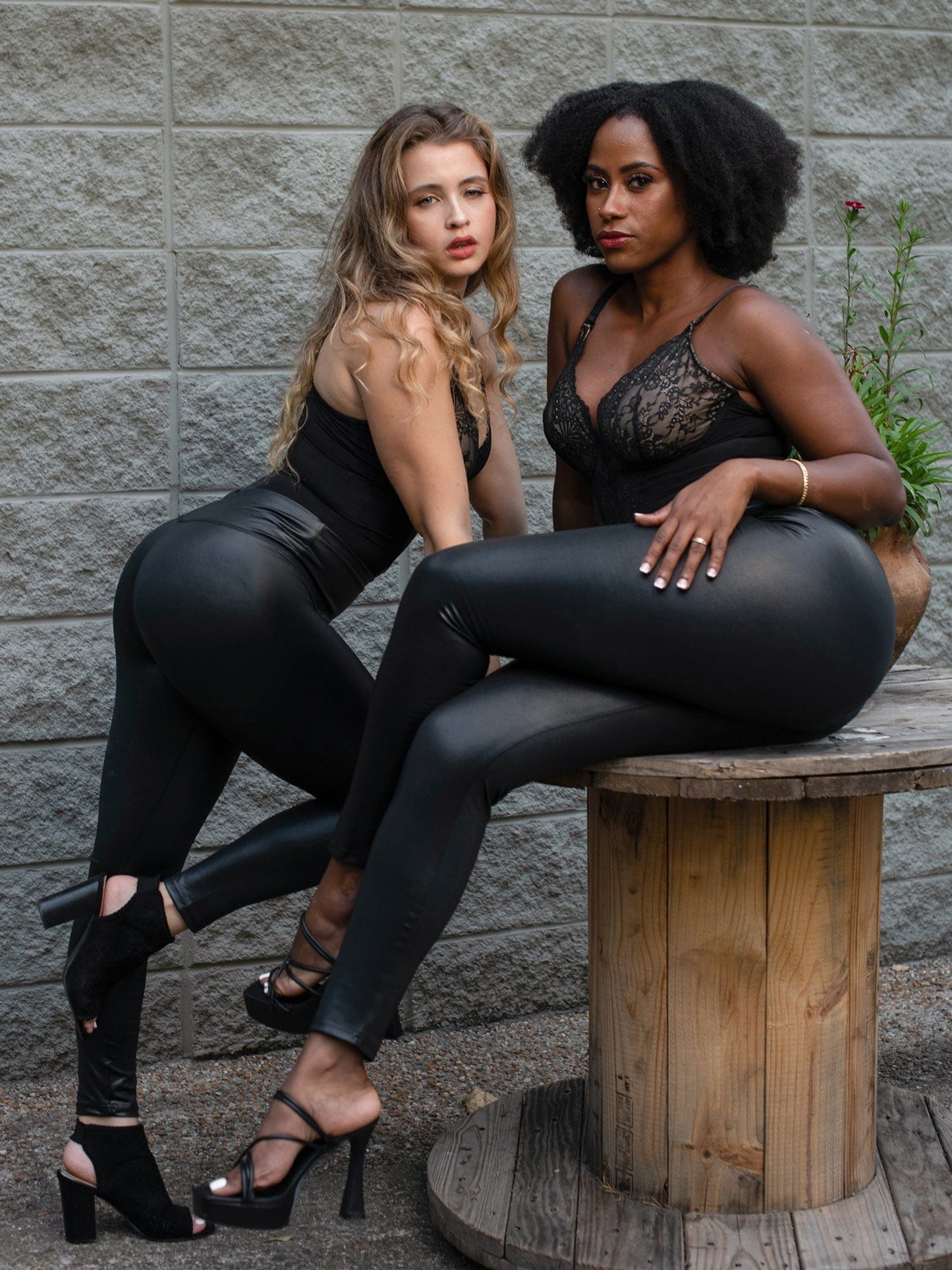 Body Sculptant en Dentelle à Col V Profond
