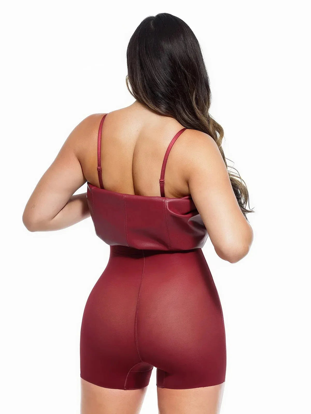 Robe en simili cuir sculptante à double port