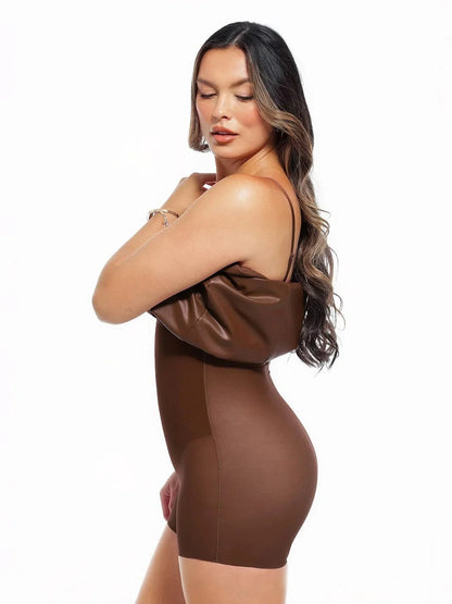 Robe en simili cuir sculptante à double port