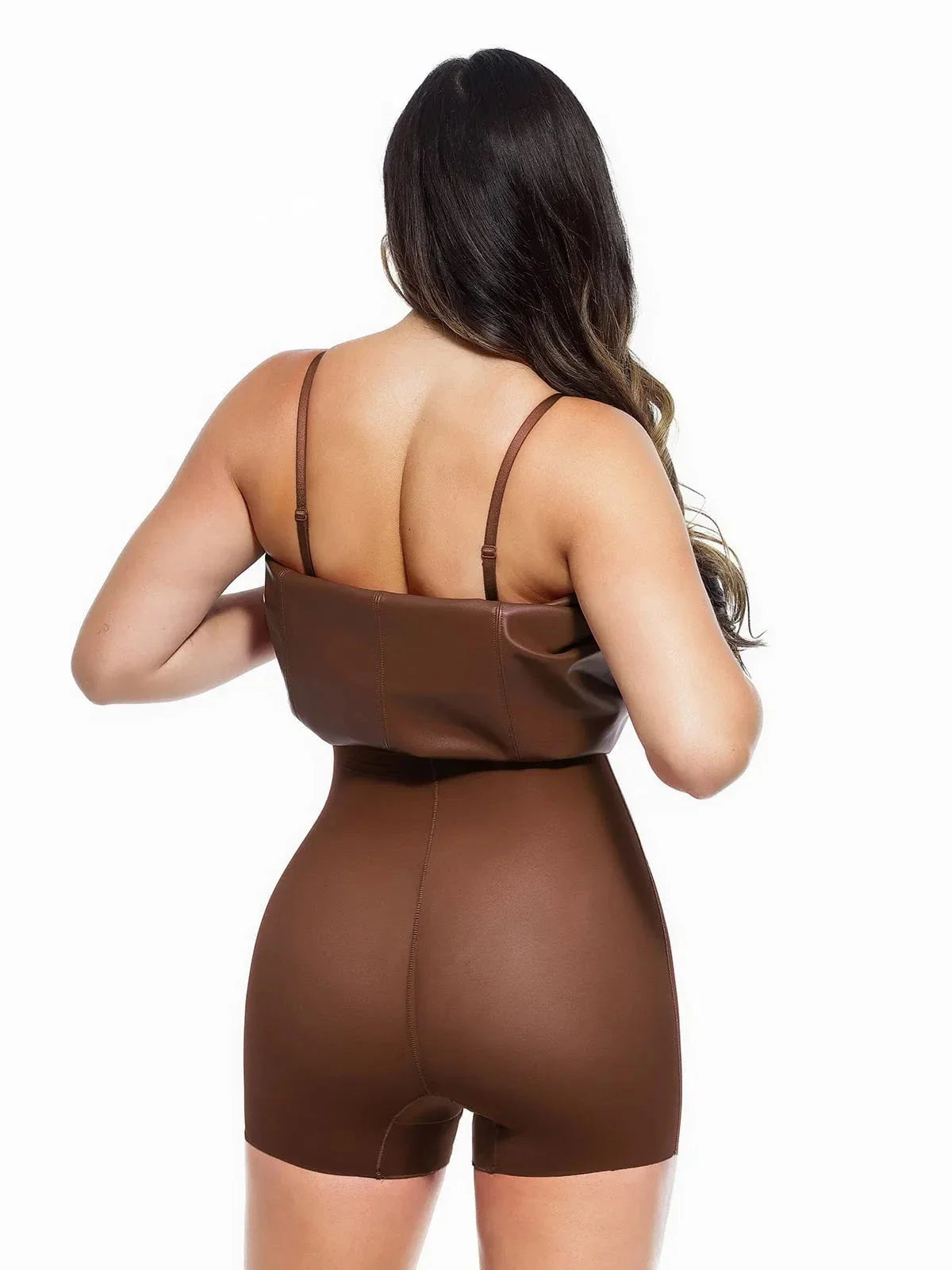 Robe en simili cuir sculptante à double port