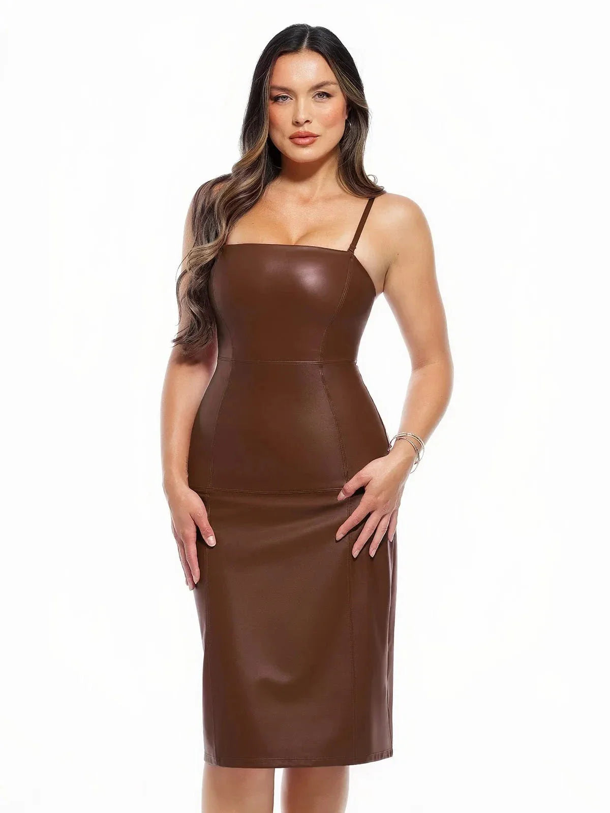 Robe en simili cuir sculptante à double port
