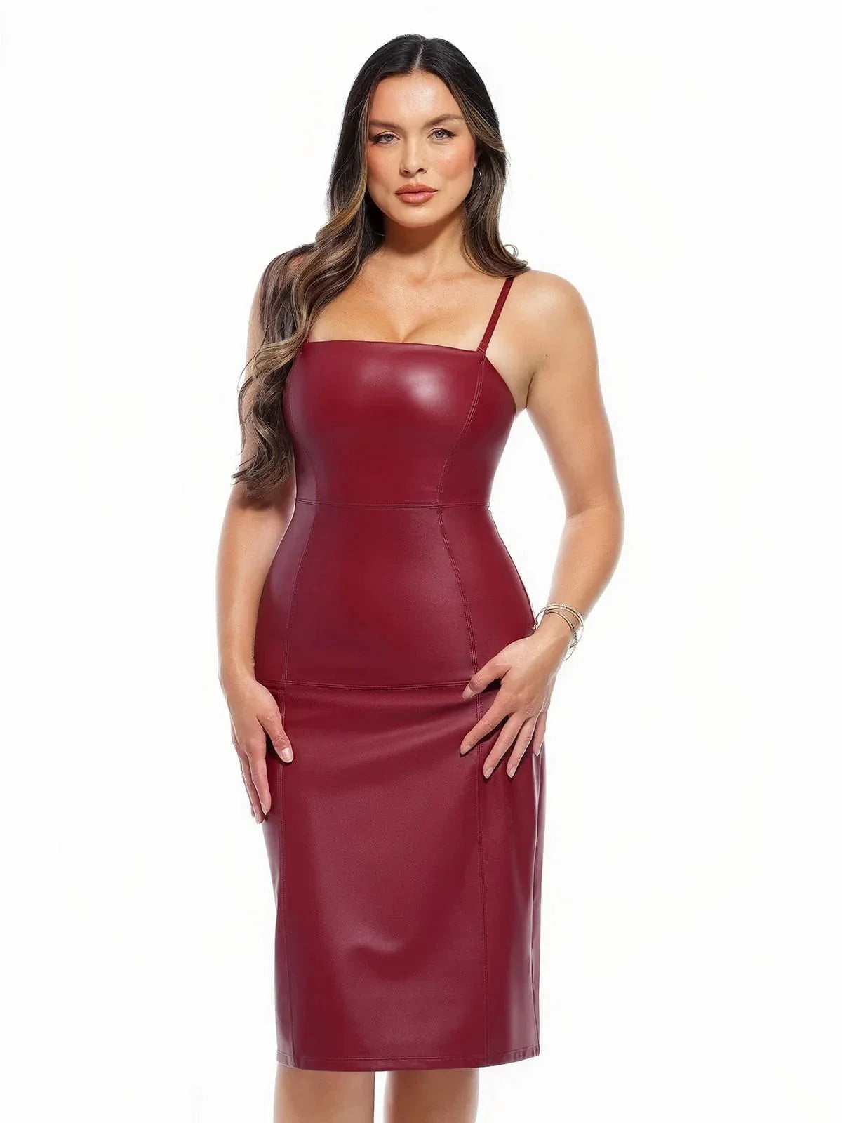 Robe en simili cuir sculptante à double port