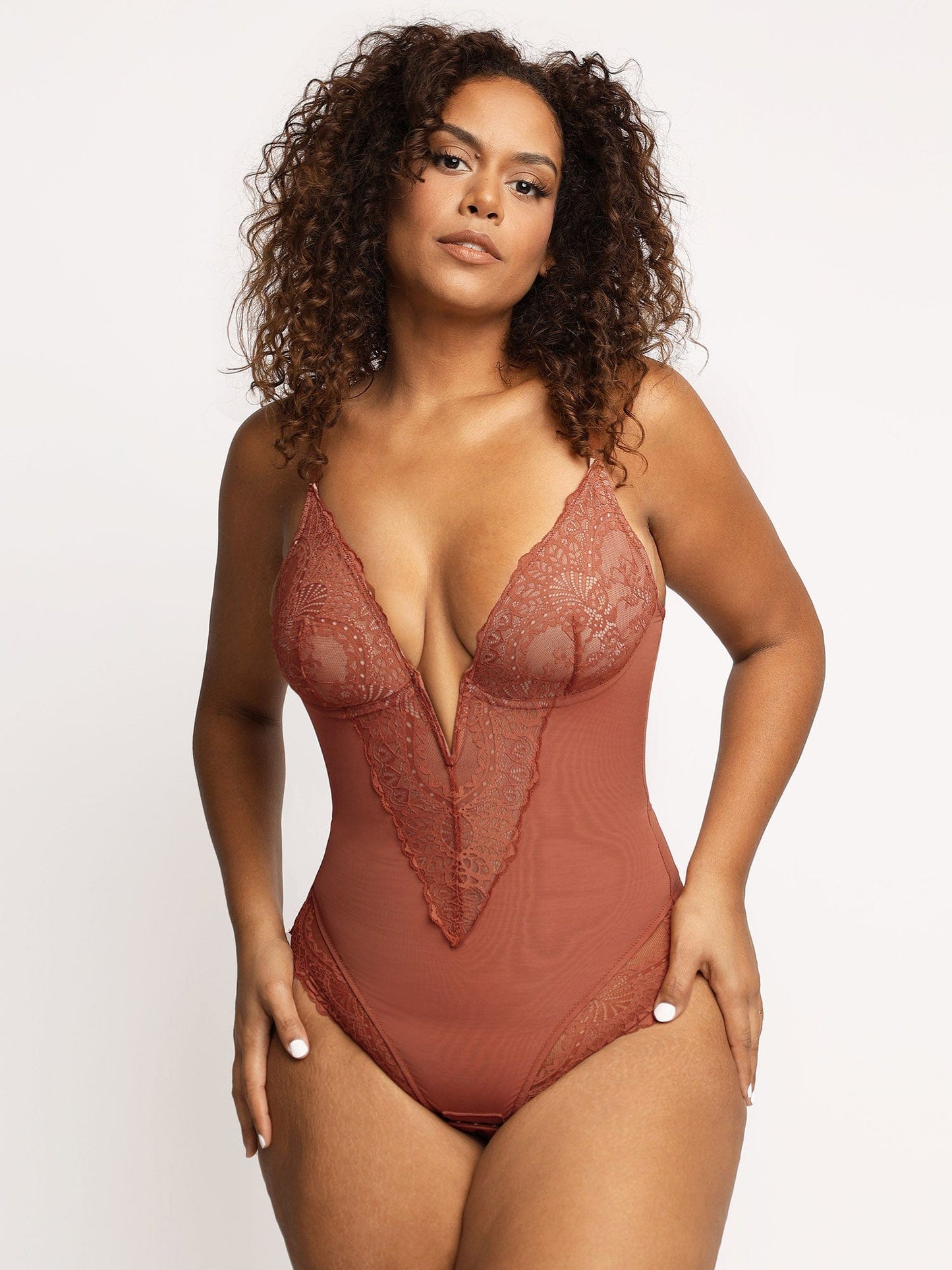Body en Dentelle à Encolure Profonde en V ou Jupes en Similicuir