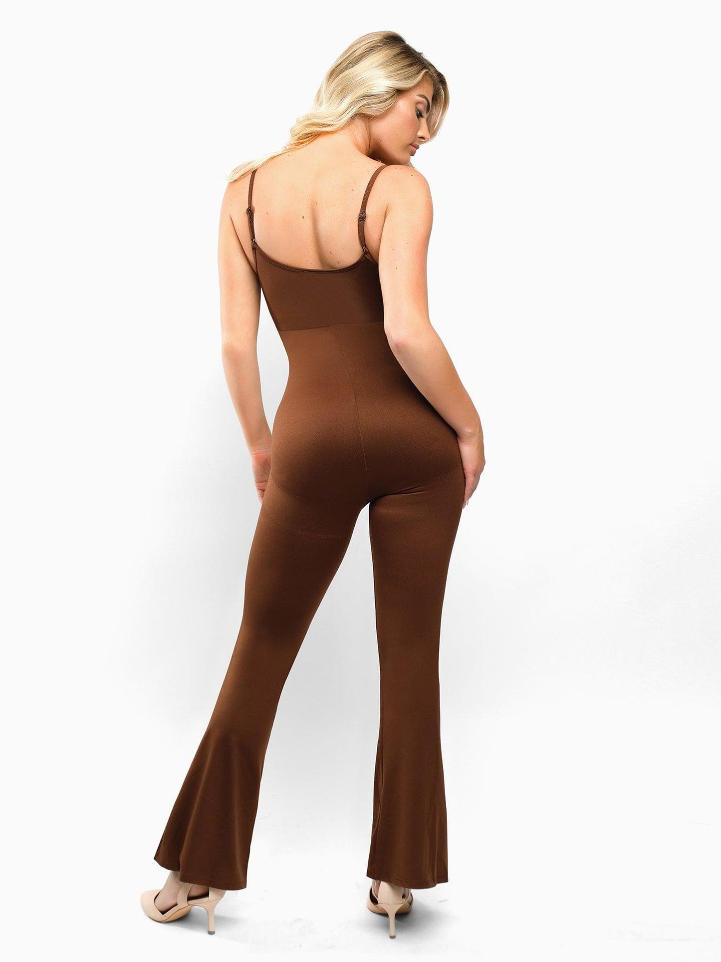 Combinaison Jumpsuit Sculptante à Jambes Évasées avec Bretelles