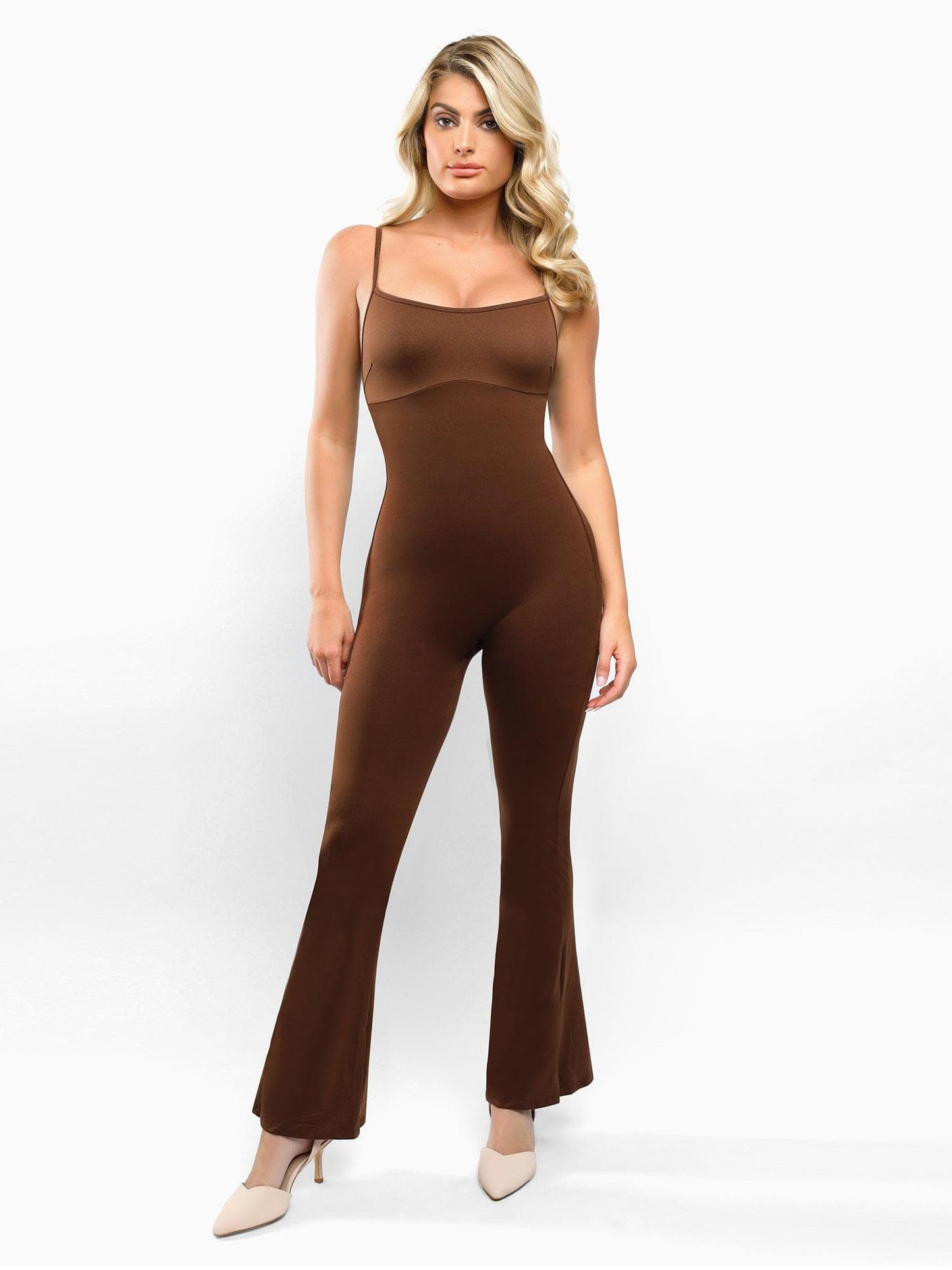 Combinaison Jumpsuit Sculptante à Jambes Évasées avec Bretelles