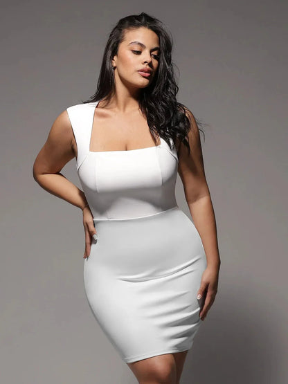 Robe Midi Sculptante à Encolure Carrée