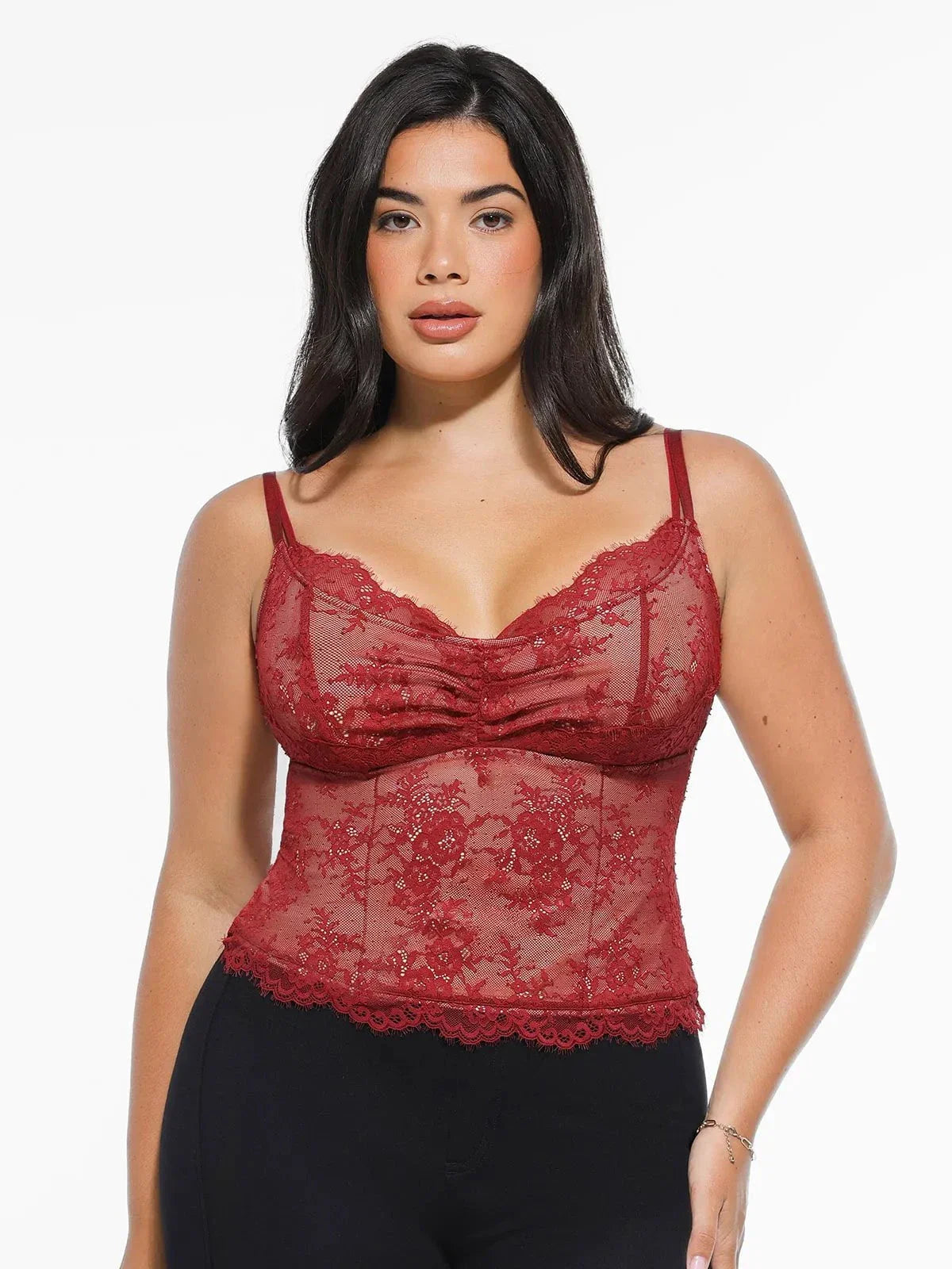 Camisole de Contournement en Dentelle