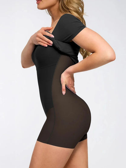 Robe Mini A-Ligne Sculptante à Col Carré